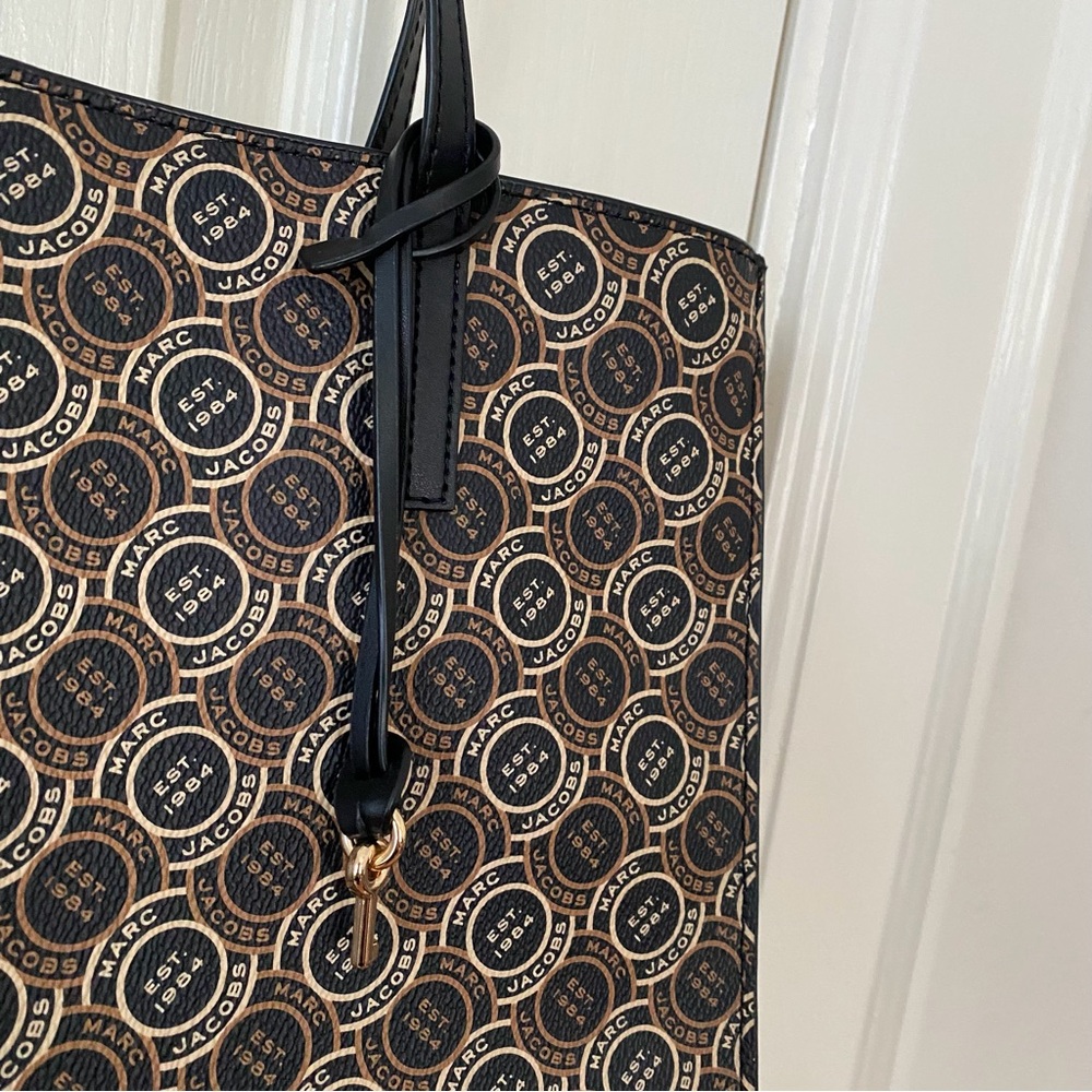 Marc Jacobs Black and Tan Patterned Tote - Picture 6 of 14
